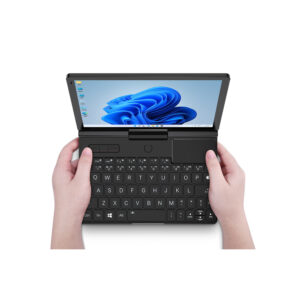 Mini Laptop GPD Pocket 3 tenuto in mano