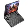 GPD WIN Mini z bočního pohledu, hraje hru.