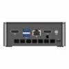 GMKtec G3 N100 mini-PC-en er vist bakfra, med en rekke inngangs-/utgangsporter. Oppsettet inkluderer HDMI-, USB-, Ethernet- og lydporter, som er utformet for omfattende tilkoblingsmuligheter. Den kompakte og effektive designen sikrer enkel tilgang og allsidig funksjonalitet