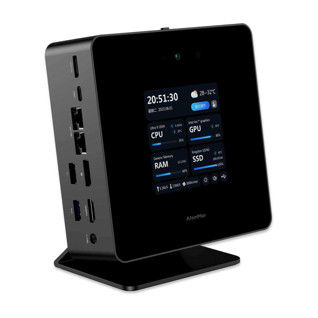 Forsiden af Minisforum AtomMan X7 Ti, der har et slankt, moderne design. Enheden har flere porte som USB, HDMI og Ethernet. Den er designet til høj ydeevne med avancerede kølesystemer, der sikrer effektiv og støjsvag drift.