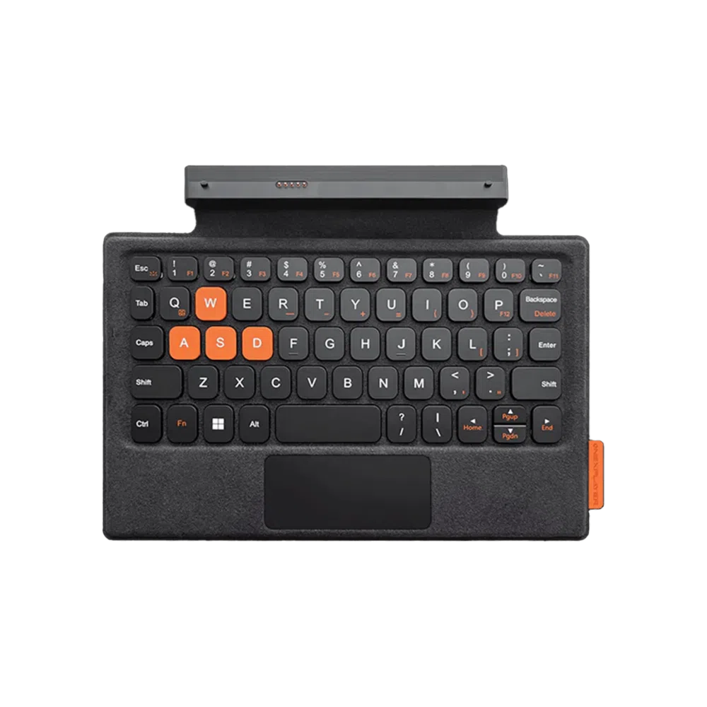 Noņemama tastatūra ONEXPLAYER ierīcei. Tai ir kompakts izkārtojums ar melniem taustiņiem un oranžiem izcēlumiem uz dažiem taustiņiem, piemēram, WASD. Tastatūrai ir neliels skārienpaliktnis, un tā ir savienojama ar ierīci, izmantojot savienotāju augšdaļā.