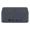 Přední pohled na kompaktní počítač Beelink EQI12 Mini PC v tmavě šedé barvě. Je vybaven portem USB-A, 3,5mm konektorem pro sluchátka, portem USB-C a tlačítkem napájení. Kryt má na horní straně texturovaný design s kruhovým logem.