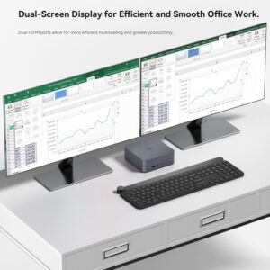 Un setup desktop compatto con doppi monitor collegati a un mini PC Beelink. Ogni schermo mostra fogli di calcolo, suggerendo capacità di multitasking ideali per la produttività d'ufficio. Il testo evidenzia le doppie porte HDMI, permettendo una funzionalità a doppio schermo senza interruzioni per migliorare il flusso di lavoro.