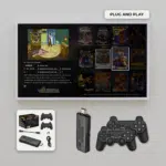 Un setup plug-and-play con lo stick di gioco GD10-PLUS collegato a una TV che mostra un'interfaccia di gioco retro con titoli di giochi classici come "Cruise for a Corpse". Sotto la TV, sono mostrati i contenuti della confezione, inclusi il dispositivo GD10-PLUS, due controller wireless, un cavo Android, un cavo di prolunga, un ricevitore e la scatola di imballaggio. L'immagine enfatizza la facilità di configurazione e l'esperienza di gioco nostalgica fornita dal dispositivo