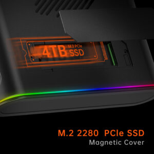 Grande plano do dispositivo ONEXGPU mostrando a sua cobertura magnética para uma M.2 2280 PCIe SSD, com uma ranhura de 4TB SSD destacada a laranja com uma subtil iluminação RGB ao longo das extremidades do dispositivo