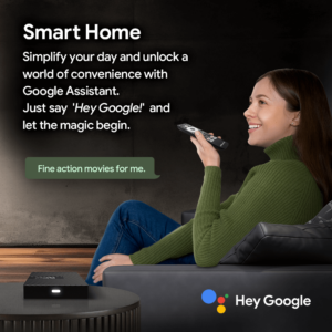 RockTek GB1 Android -televisioboksin Smart Home -yhteensopivuus Google Assistantin kanssa. Käyttäjä on vuorovaikutuksessa kaukosäätimen kanssa ja havainnollistaa äänikomentotoiminnallisuutta sanomalla "Hey Google", jolloin sisällön etsiminen ja älykkäiden kodin laitteiden ohjaaminen onnistuu optimaalisesti ja ilman käsiä.