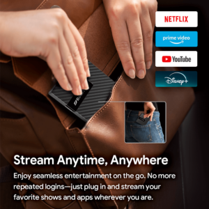 RockTek GB1 Android -televisioboksin ja sen plug-and-play-ominaisuuden esittely ulkona telttaillessa RockTek GB1 -televisioboksin kanssa. Isä ja lapsi katselevat hevosella ratsastavaa astronauttia esittävää valkokangasta, joka osoittaa laitteen tarjoaman upean visuaalisen kokemuksen erilaisilla näytöillä, kuten TV-näytöillä, projektoreilla ja kannettavilla näytöillä.