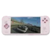 AYANEO Pocket S in "Rosa Sakura" - Una console portatile elegante con controlli rosa vivaci, un display ad alta risoluzione che mostra un gioco di corse e un design moderno e portatile. Le viste frontali e posteriori evidenziano la sua estetica alla moda e l'attenzione ai dettagli. 