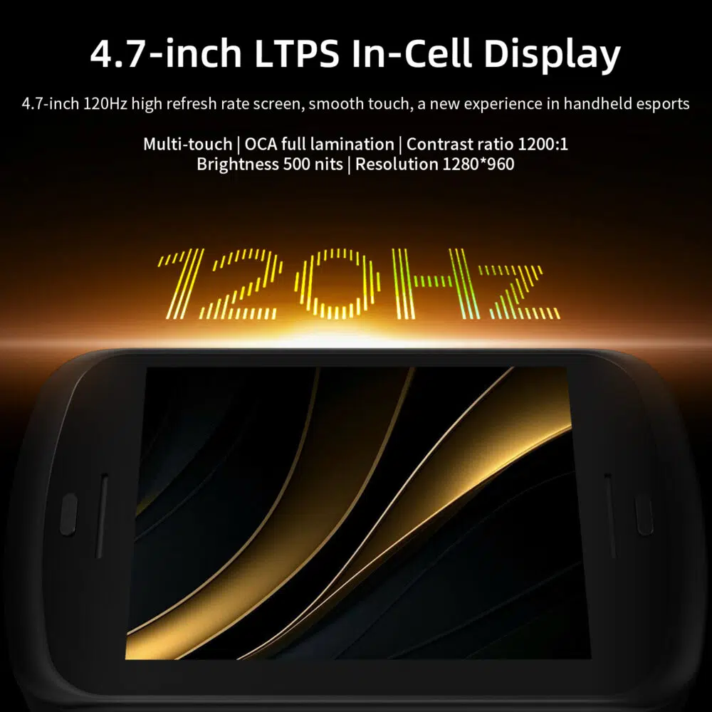 Un dispositivo di gioco portatile nero mostra il suo display. Il testo in alto recita "Display LTPS In-Cell da 4,7 pollici", con dettagli di supporto come "Schermo da 4,7 pollici a 120 Hz ad alta frequenza di aggiornamento, tocco fluido, una nuova esperienza negli sport portatili". Altre specifiche sono elencate: "Multi-touch", "Laminazione completa OCA", "Rapporto di contrasto 1200:1", "Luminosità 500 nits" e "Risoluzione 1280*960". Il numero "120Hz" è visualizzato in modo evidente in un carattere dorato e luminoso.