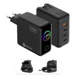 Um gráfico detalhado do produto que mostra duas vistas do carregador de parede preto DROIX 140W USB-C e dos seus adaptadores internacionais intercambiáveis. A vista superior esquerda apresenta o corpo preto mate do carregador com um ecrã frontal brilhante. O ecrã apresenta um anel circular vibrante com as cores do arco-íris em torno de um indicador de potência "140 W". A vista superior direita destaca as quatro portas de saída: três portas USB-C (identificadas como 40W, 100W e 140W) e uma porta USB-A cor de laranja (22,5W). Na parte inferior, são apresentados dois adaptadores de viagem de encaixe para as tomadas do Reino Unido e da UE, realçando a versatilidade da unidade para viagens globais.
